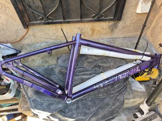 Throne bmx frame