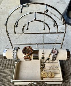 Silver Metal Jewelry Organizer Stand with Beige Tray