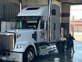 2015 Freightliner Coronado