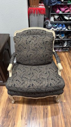 Free arm chair