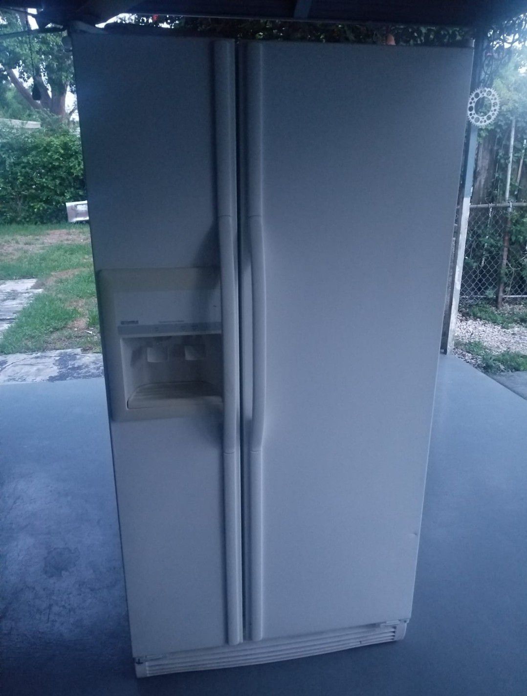 Works Perfectly fridge and freezer side by side Was $3000 new!