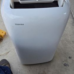 Toshiba portable Air Conditioner Great Condition  Comes With Remote  10k Btu