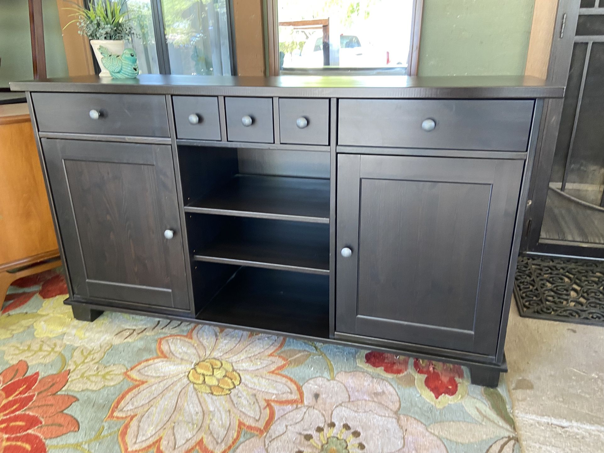 Gorgeous Dresser