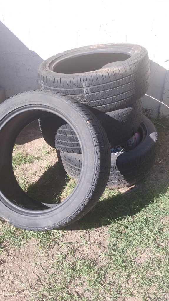 285/45/22 Truck Tires 