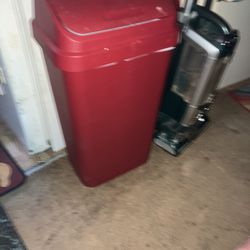 Tall kitchen Trash Can/Pick Up.