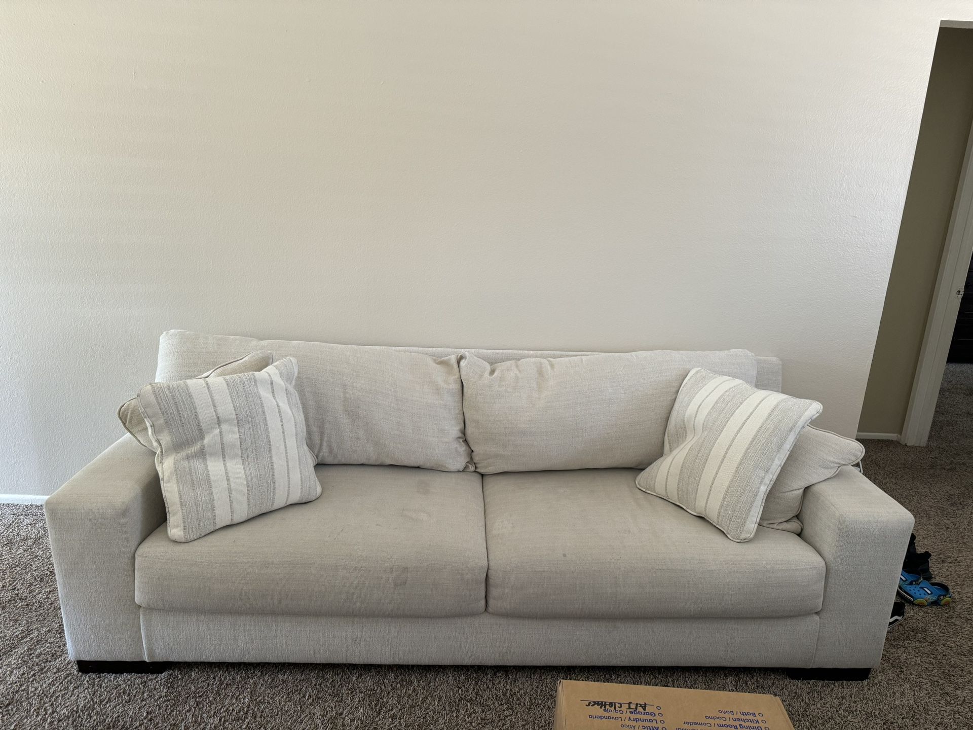 Couch/Sofa With Decorative Pillows