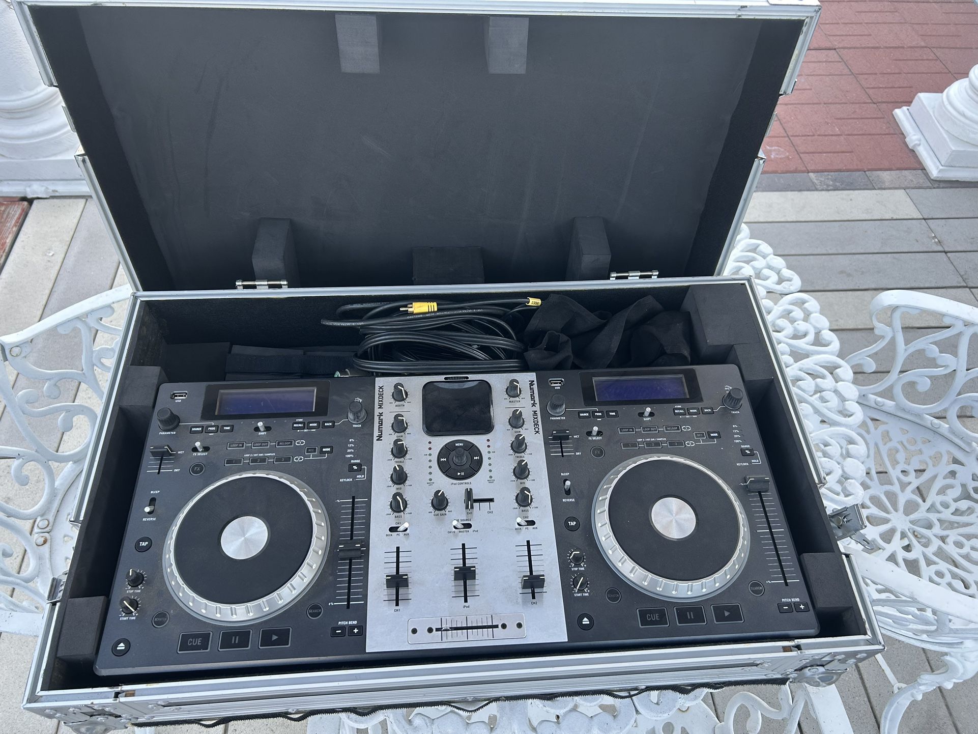 Numark Mix Deck Dual CD Professional Mixer Controller Plus Case