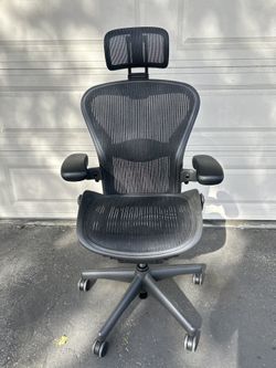 Herman Miller Size B With Headrest