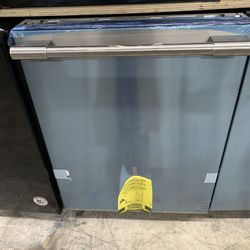 Frigidaire Professional Dishwasher In Stainless Steel New Open Box