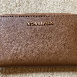 Michael Kors Wristlet 