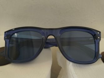 Ray-Ban Wayfarer Sunglasses Blue Frame