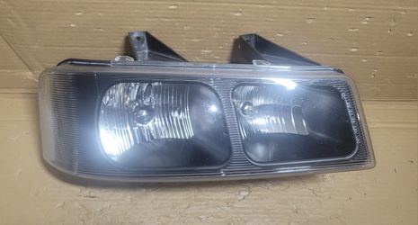 2012 2013 2014 2015 2016 2017 2018 2019 2020 Chevy Express/ GMC Savanna  Right Side Headlight Halogen Oem 
