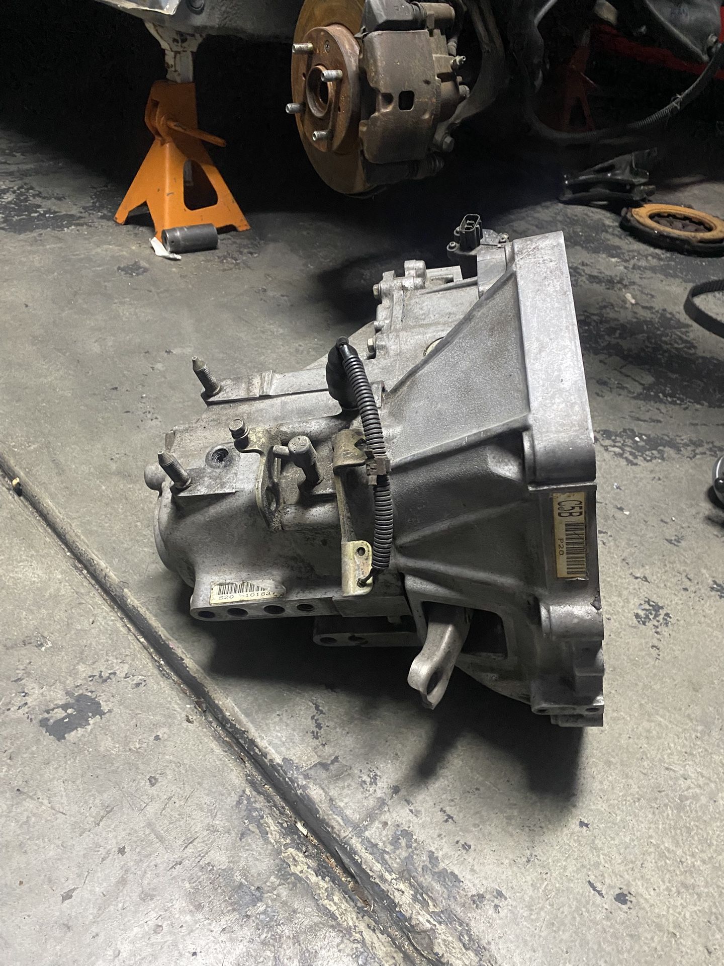 Clean 5 Speed Single Cam Trans