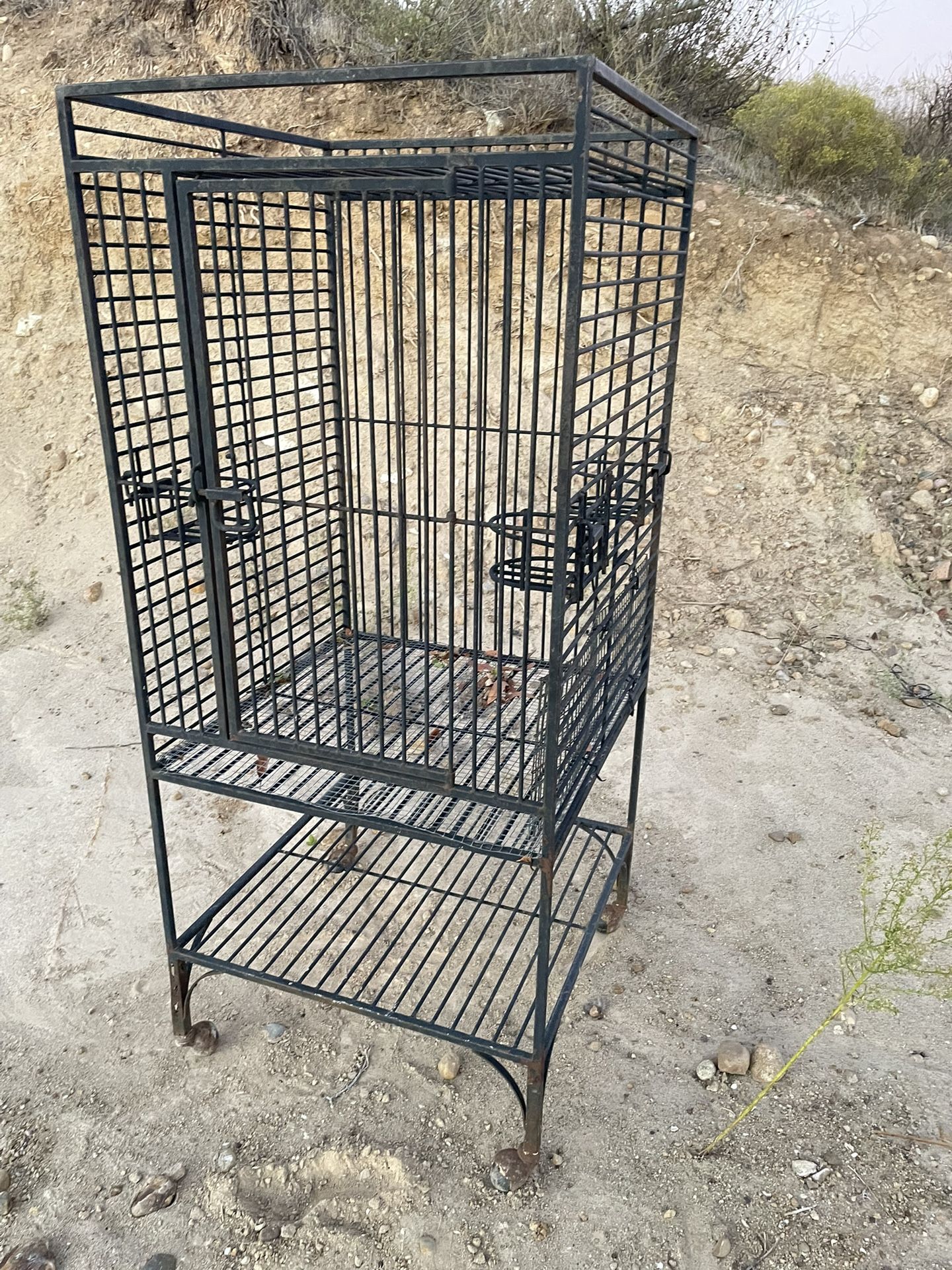 Wrought Iron Heavy Duty Parrot Cage 24X 24