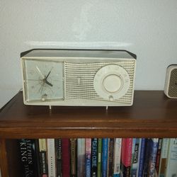 Vintage Alarm Clock radio Motorola 