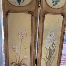 Two piece screen very vintage/Victorian