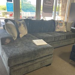 Grey Sectional 🙌🏼☑️ $1,599