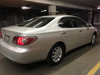 LEXUS ES 300 / 2 OWNERS / NO ISSUES / IMMACULATE CONDITION