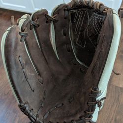 Wilson Baseball Glove: Lefty 