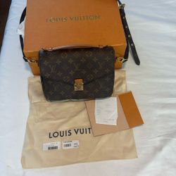 Louis Vuitton 