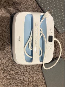 Cricut EasyPress heat press machine