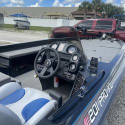 201 Stratos Bass Boat 