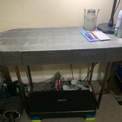 Table / Desk