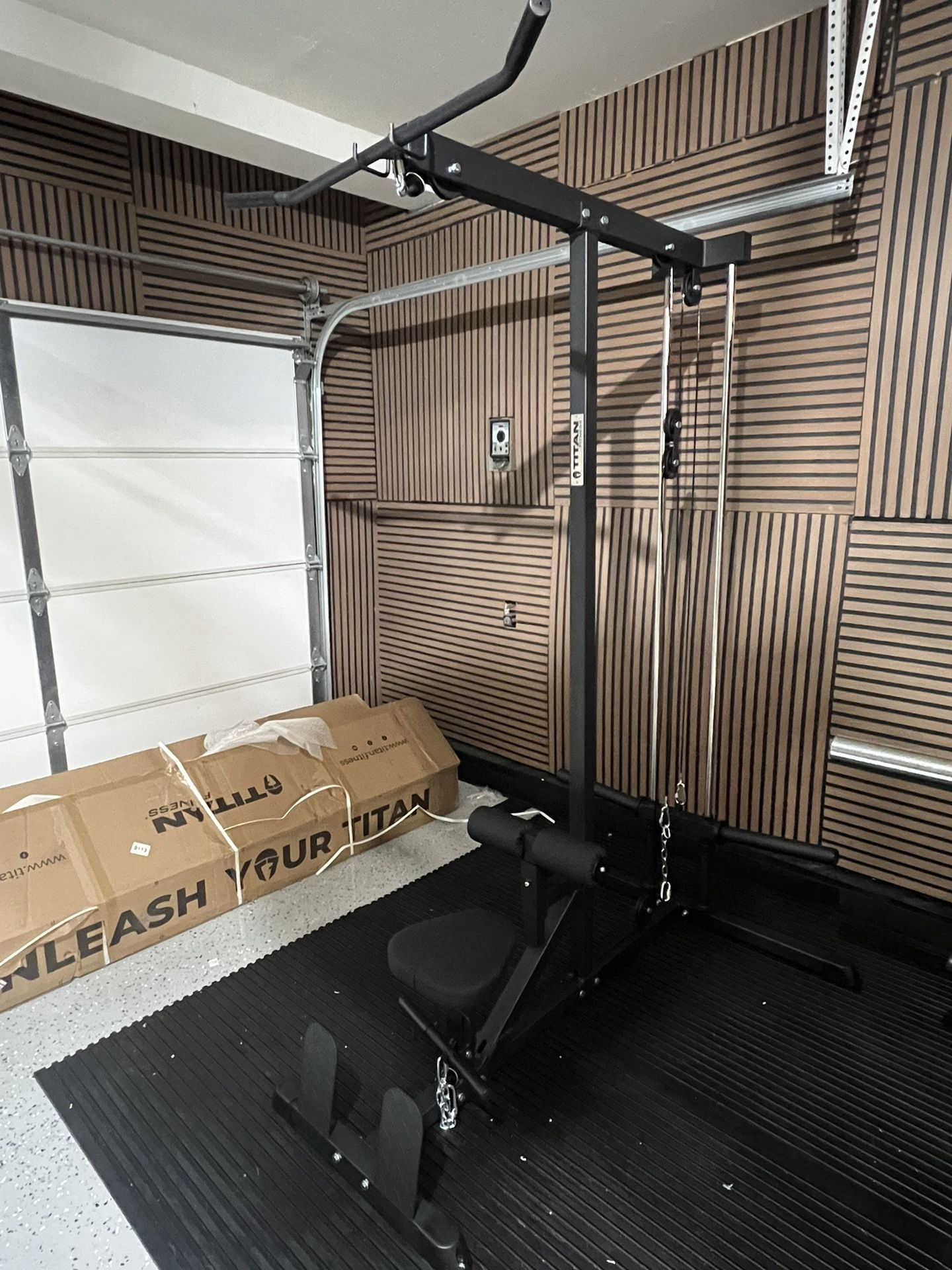 Plate-Loaded Lat Pull Down & Cable Row Machine
