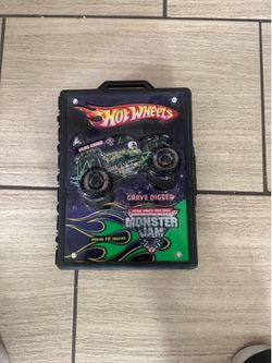monster truck case with 15 monster trucks