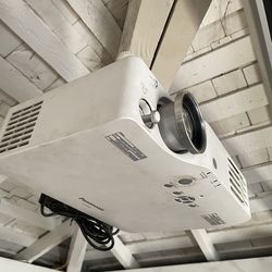 Panasonic Projector Pt 200 Axu