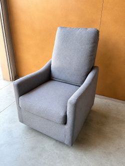 Delta Children Nursery Glider Recliner Chair – Gray