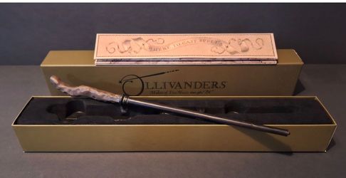 Harry Potter Interactive Wand Official Universal Studios–Hazel 9 (Complete w/Map & Box)