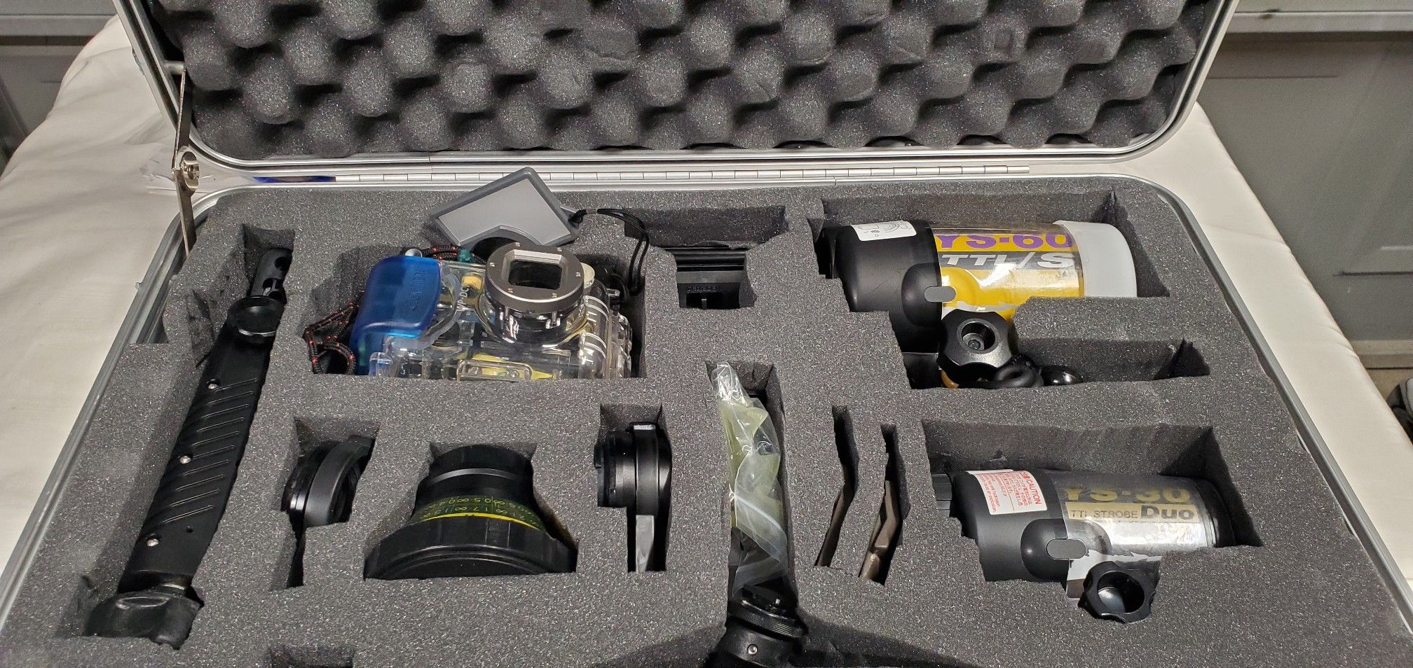 Sea & sea strobe and lens kit