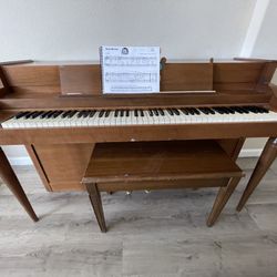 Antique Piano 
