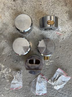 HEAVY DUTY TRAILER PLUS PUCK LOCKS WITH KEYS