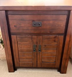 2 Nightstands or End Tables