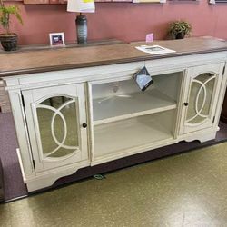 Realyn Chipped White 74" TV Stand
Dimensions: 74''W x 18''D x 36''H