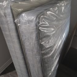 Full Size Mattress And Box Spring 