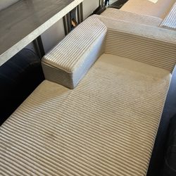 White Sectional 2pc Well Cream 