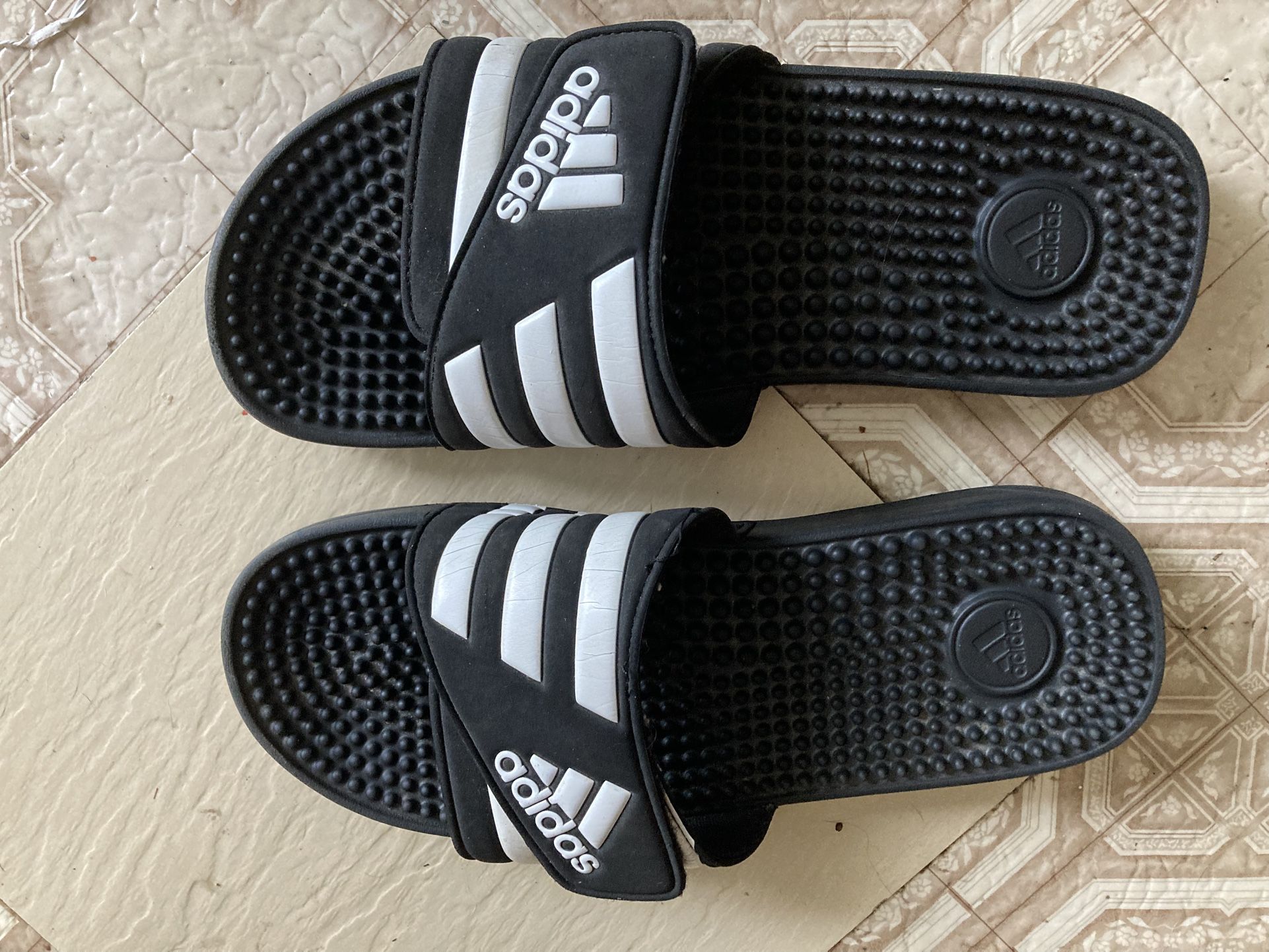ADIDAS Slip Ons
