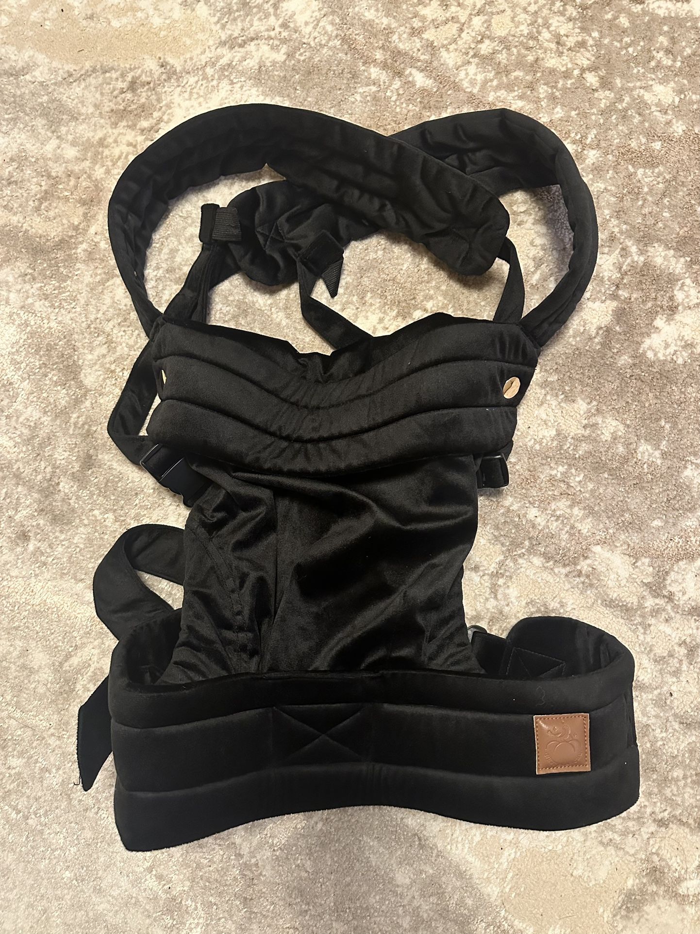 Nest Blanche Baby Carrier