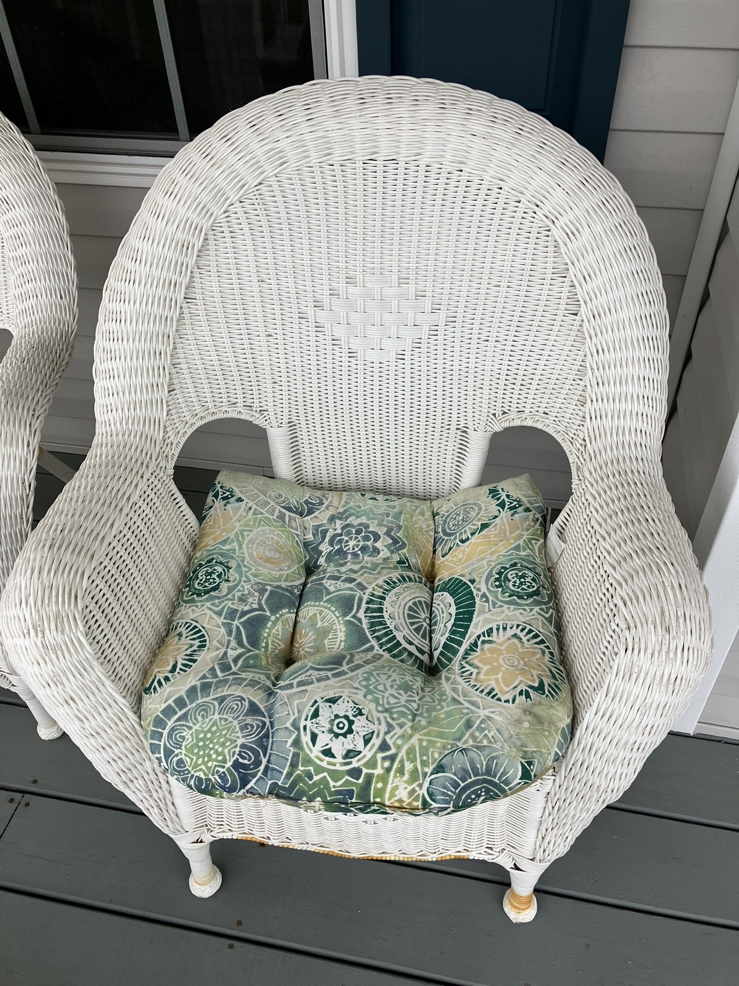 Resin Wicker Chair With Cushion