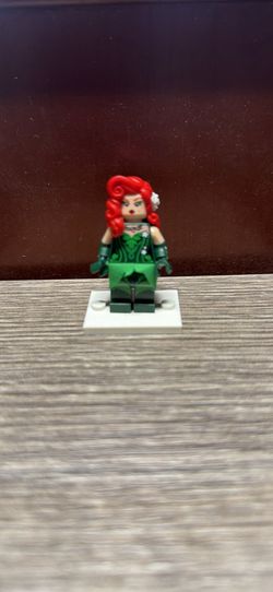 Lego Superheroes - Poison Ivy  with Cloth Skirt Minifigure