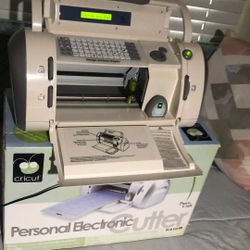 CRICUT Personal Electronic CUTTER 