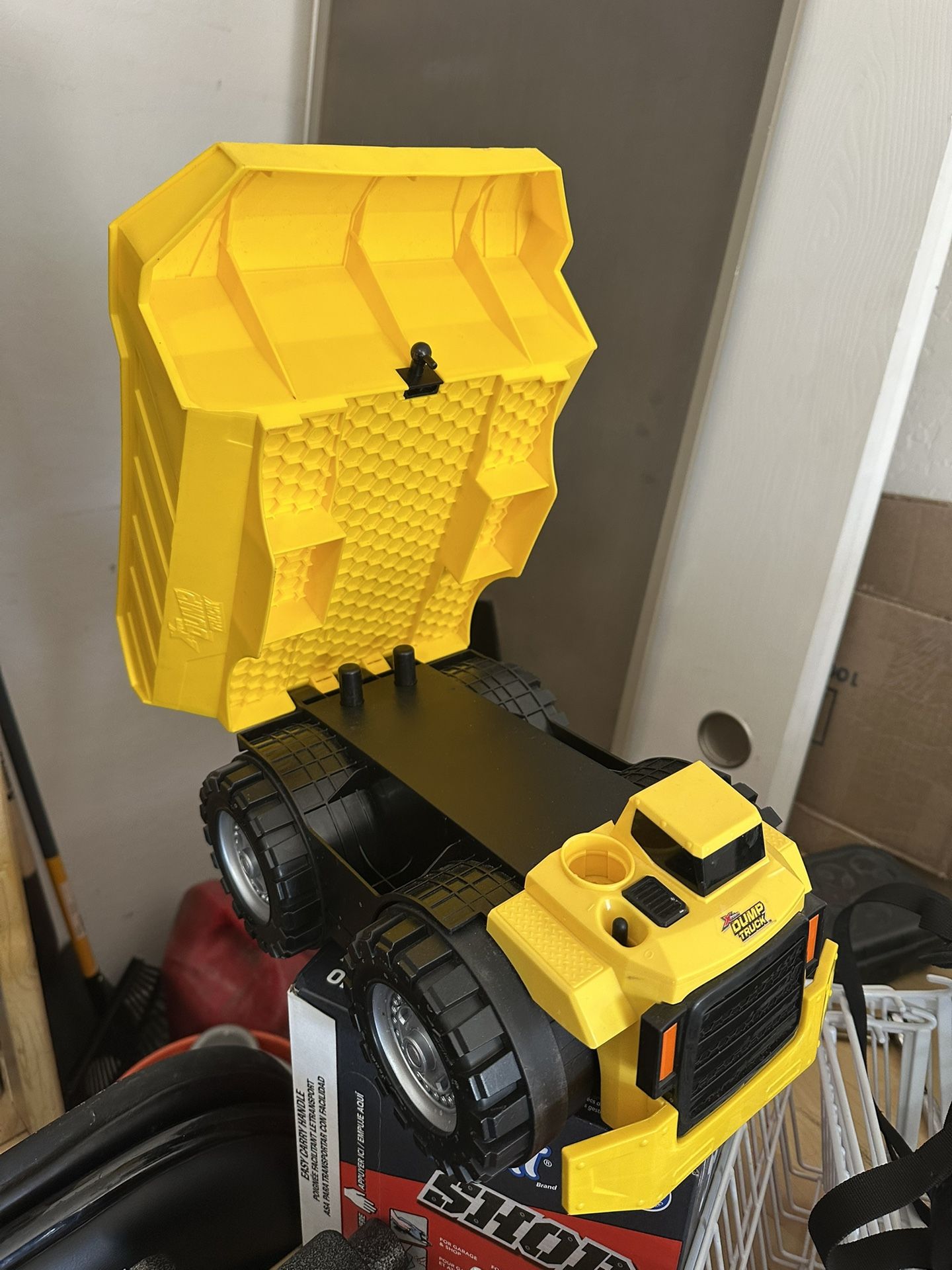 Battery Powered Dump Truck