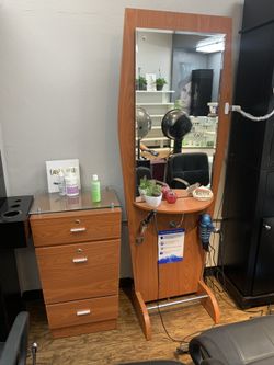 Salon Stations