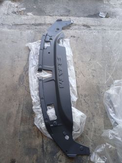 New 19-27 Dodge Ram1500 Upper Radiator Seal Cover Oem