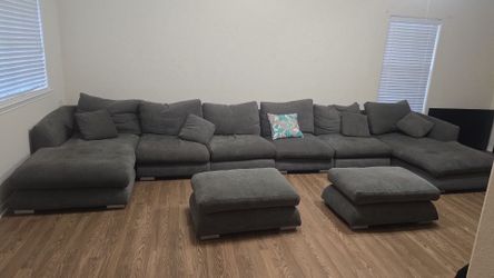 Mario Capasa "The Feathers" 200” U-Sectional + 2 Matching Ottomans – Gray