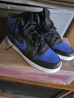 Nike shoes size 10