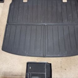 2025 Weather Tech  Window Vent Shades, And Rear Cargo Rubber Mat, And Console Shelf. 2025 Honda CR-V